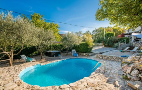 Cozy Home In Dobrinj With Jacuzzi